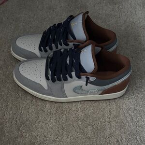 Nike Men's Sneakers - Gray, Brown, and Blue